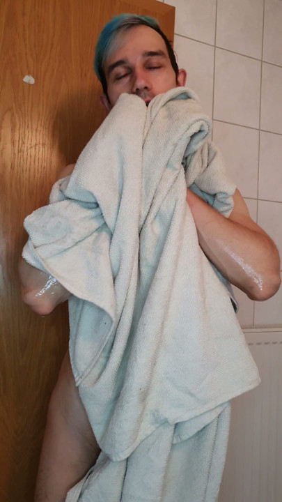 Shower and piss with me | Clip 1