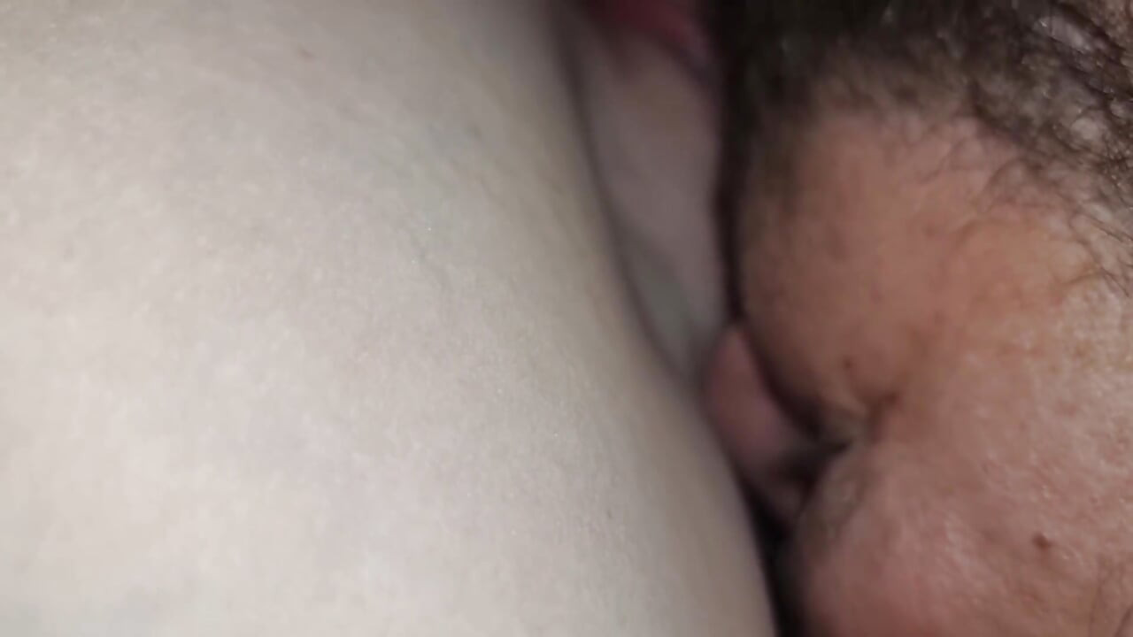 膣でセックスし舐めて
