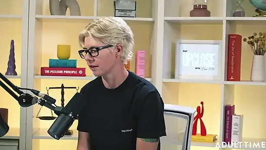Khloe Kingsley Squirting on Camera & Red Flags | the Adult Time Podcast