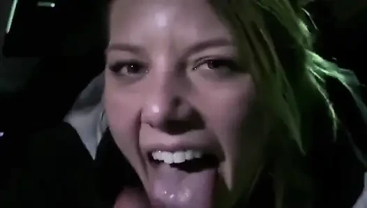 Öffentliches pinkeln, riskanter blowjob, arsch essen und riesiger creampie in der dusche!