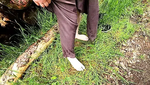 Menyiksa vagina di hutan