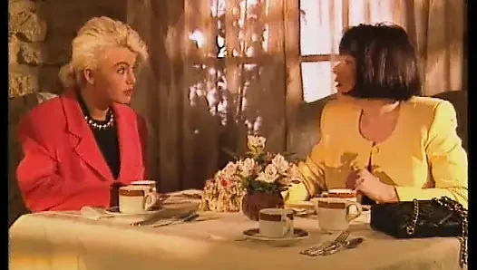 Соблазнительная Крошка В Кружевных Чулках Голодно Сосет Член