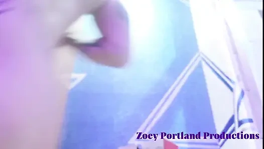 Zoey portland lagi asik fisting memeknya di kamar mandi