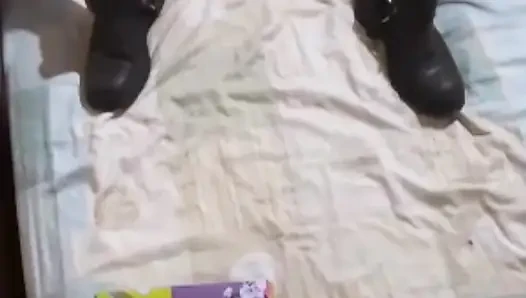 Kızıl saçlı kızın ilk kez anal tıkaçla denemesi
