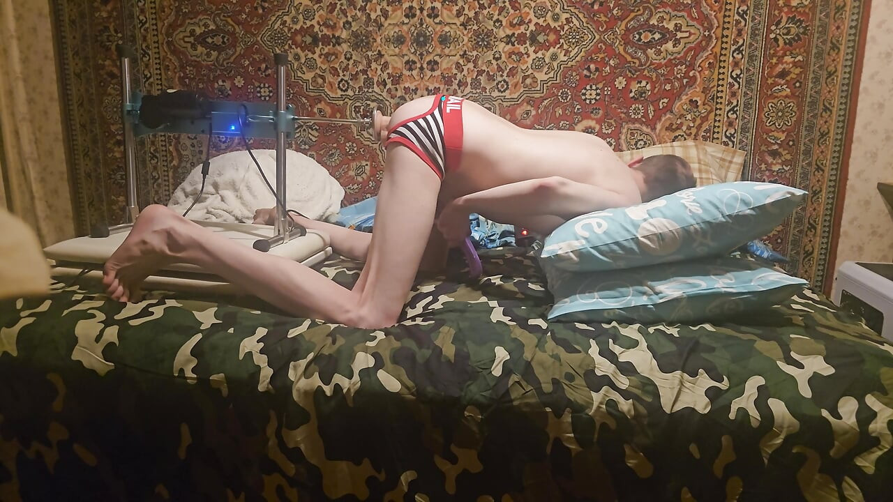 Huge dildo fuck machine rough anal session