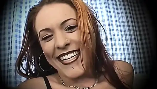 Я хочу скакать на твоем большом хуе... Трахни меня сильно, пожалуйста!!