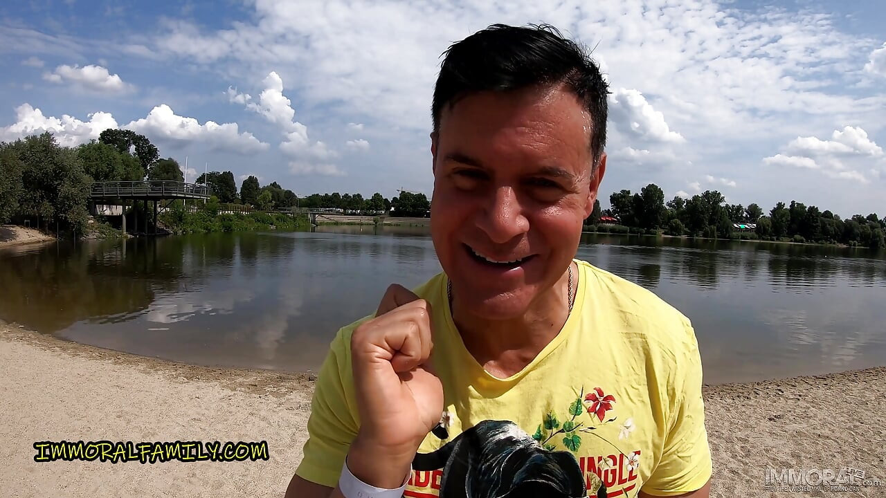 हॉट कमसिन Serina gomez को डैडी Dan से गहरी चूत में वीर्य मिलता है