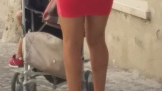 Italiana sexy madrastra en la calle
