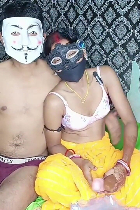 Hot Bhabhi Surprice 7 Inch Dragon Condome Fucking Small Pusssy and Enjoy with Darty Talking