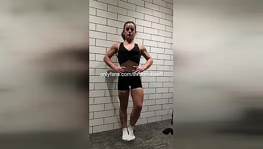 Yanlışlıkla amcığını canlı yayına aldı - inanmayacaksın!