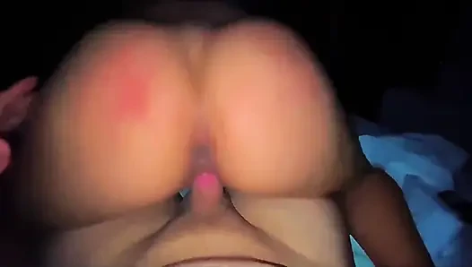 Ruiva Tatuada Sentando ужасы