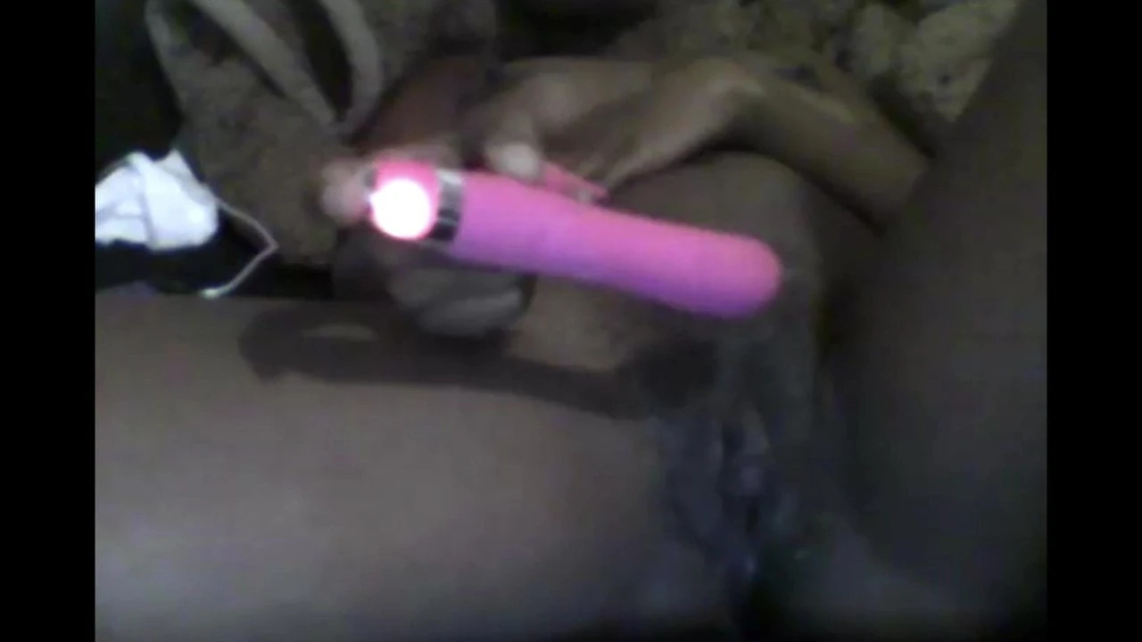 Dildo de ébano muito cremoso