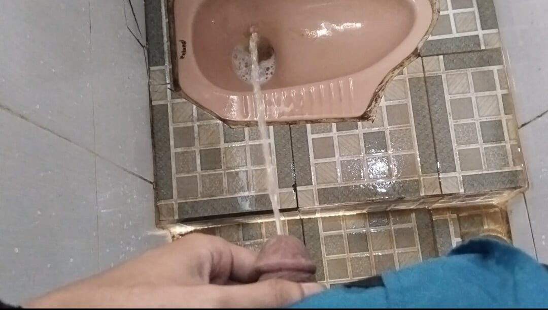 Searching for a Restroom at Popular Tourist Attractions IRL Walking Tour