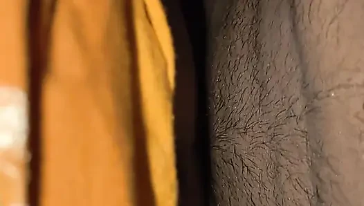 Seksi üvey kız kardeş seks sırasında çok eğlenmek istiyor