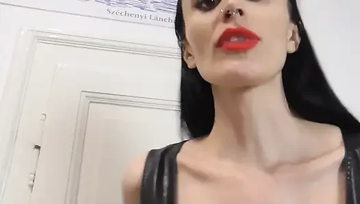 Karanlık gotik bir dev sana tükürüyor!