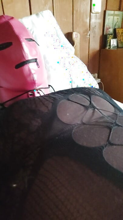 Vibromasseur avec masque en cuir et body