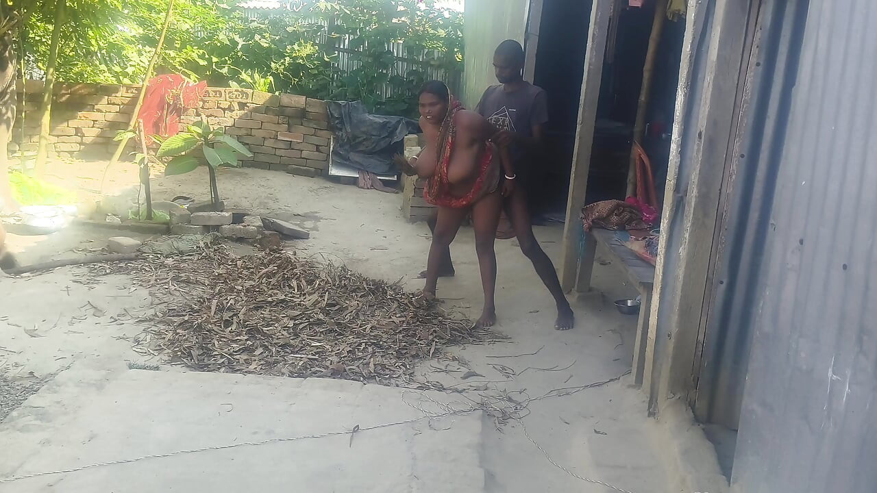 Desi housewife ki outdoor chudai ki