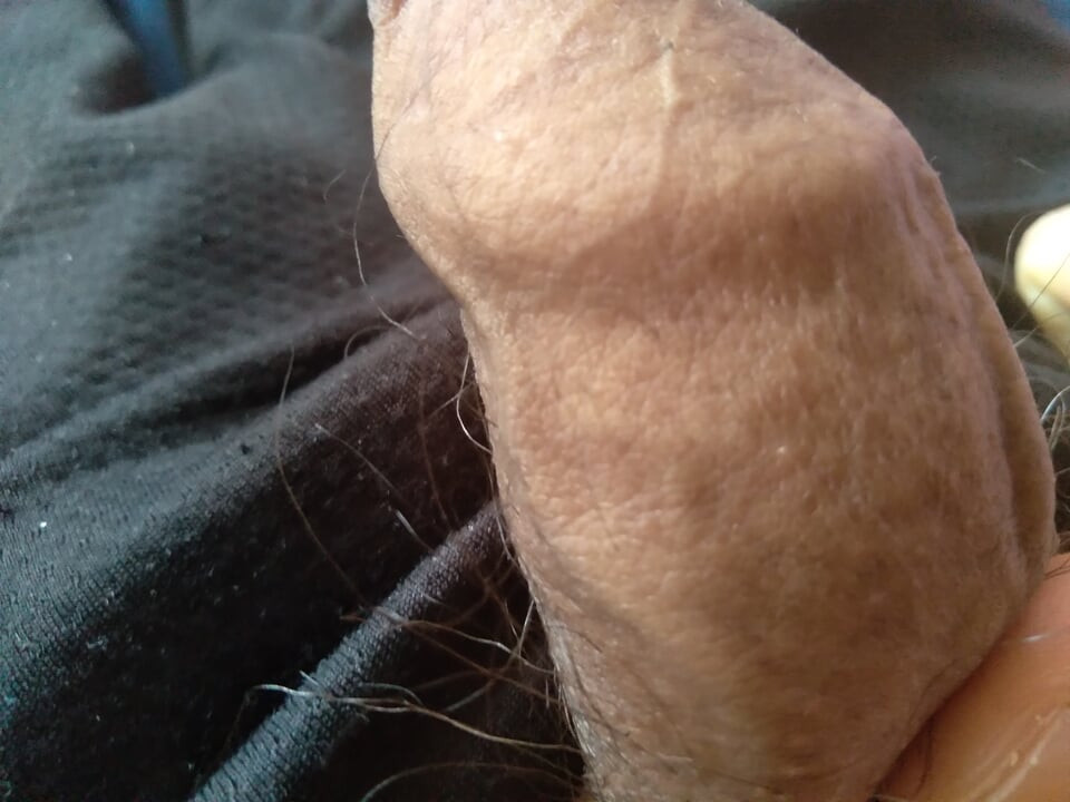 مثلي الجنس ناري بسبب قضيبه الكبير