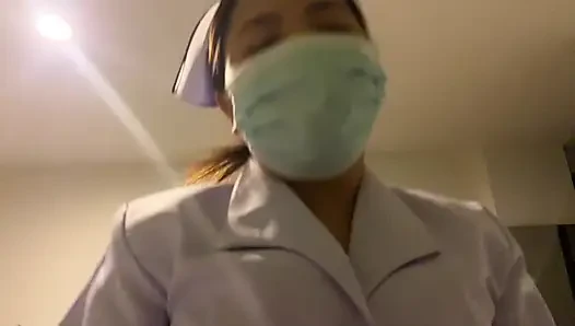 Öğle yemeği sırasında hemşire arkadaşımla seks yapmayı ayarladım.