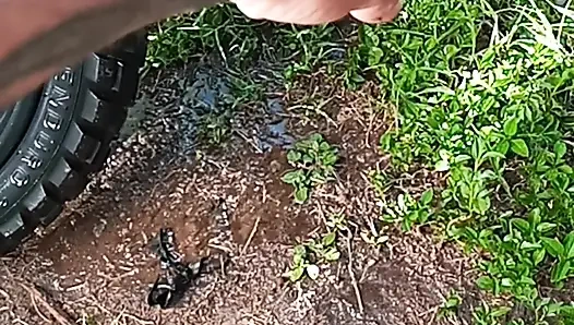 DAS MOTORRAD WASCHEN, MEIN CHEF UNTERBRICHT MICH UND FICKT MEINEN ARSCH