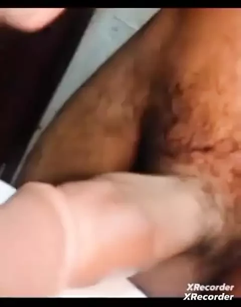 Lacey accarezza un pene maschio
