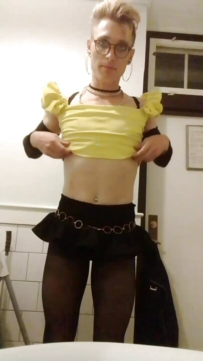 Hot tapette fag whiteboi jes en public, gode grosse bite noire