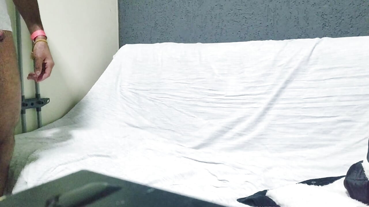 Pengawal keselamatan dan itiknya bersembunyi