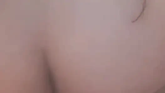 En sevdiğim oyuncak götümü tamamen dolduruyor.