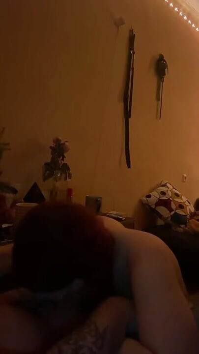 עישון, יריקות, טבעת לפה, פנים, סטירות לפנים - יום שני שלנו, חלק 1