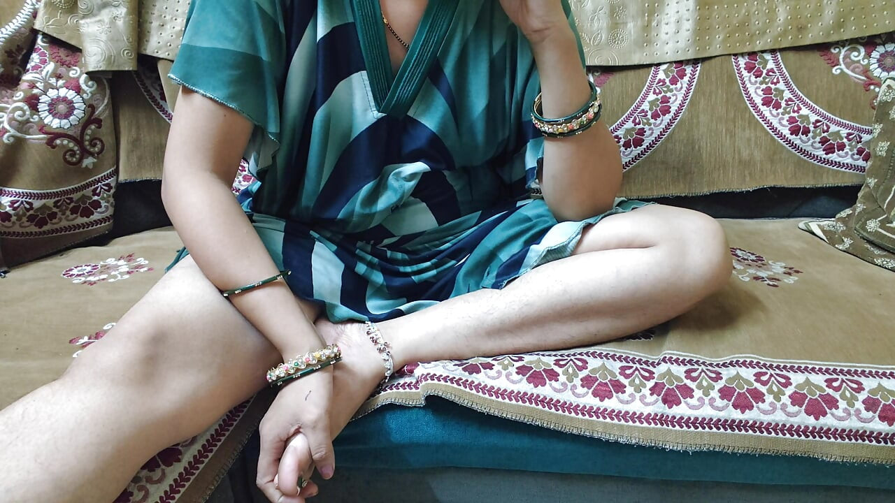 Boyfriend ko ghar bula kar chudai karwai
