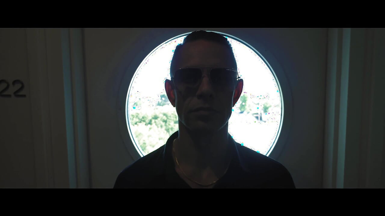 Model playboy blone seksi membuat rekaman seks pertamanya