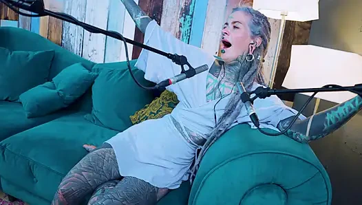 Aku berbicara tentang f - fear - asmr podcast sfw berbicara tentang gadis gothic bertato rambut gimbal