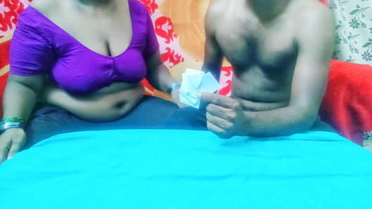 Tamilski domaći muž i žena igraju seksualne igre dok su sami kod kuće, jasan tamilski zvuk