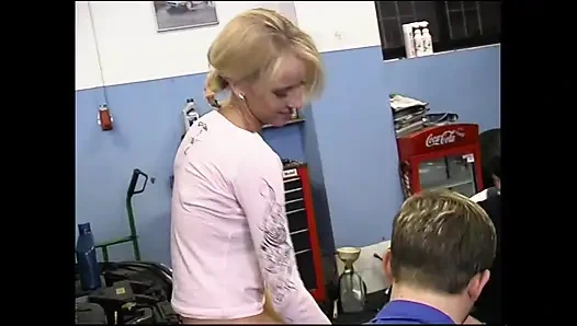 Büyük yarak ağızda büyük yarak amcıkta üçlü grup seks