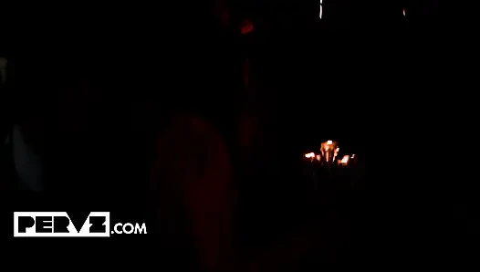 Сантехник Rion King заходит в жуткую ловушку Myra Стонет и не может сбежать