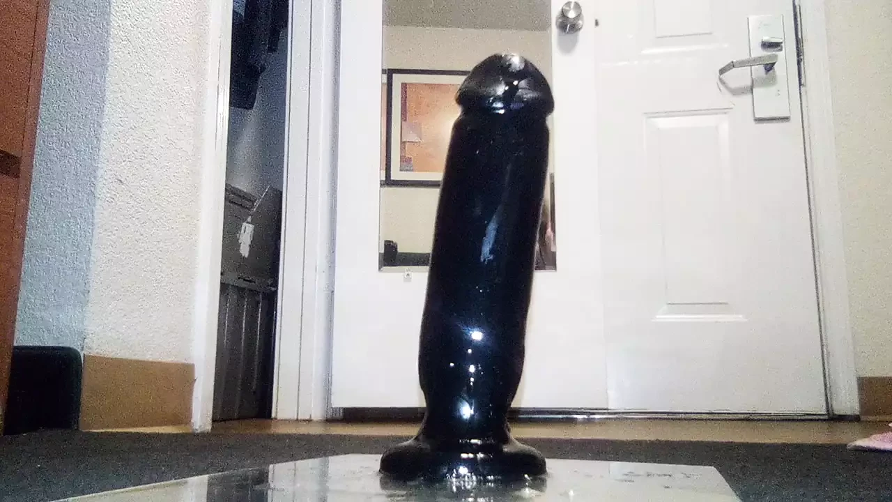 Sissy grote zwarte lul dildo spelen (nat, nat en close-up)