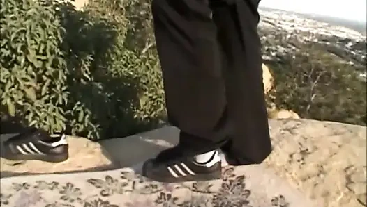 POV-schätzchen auf der klippe gefickt