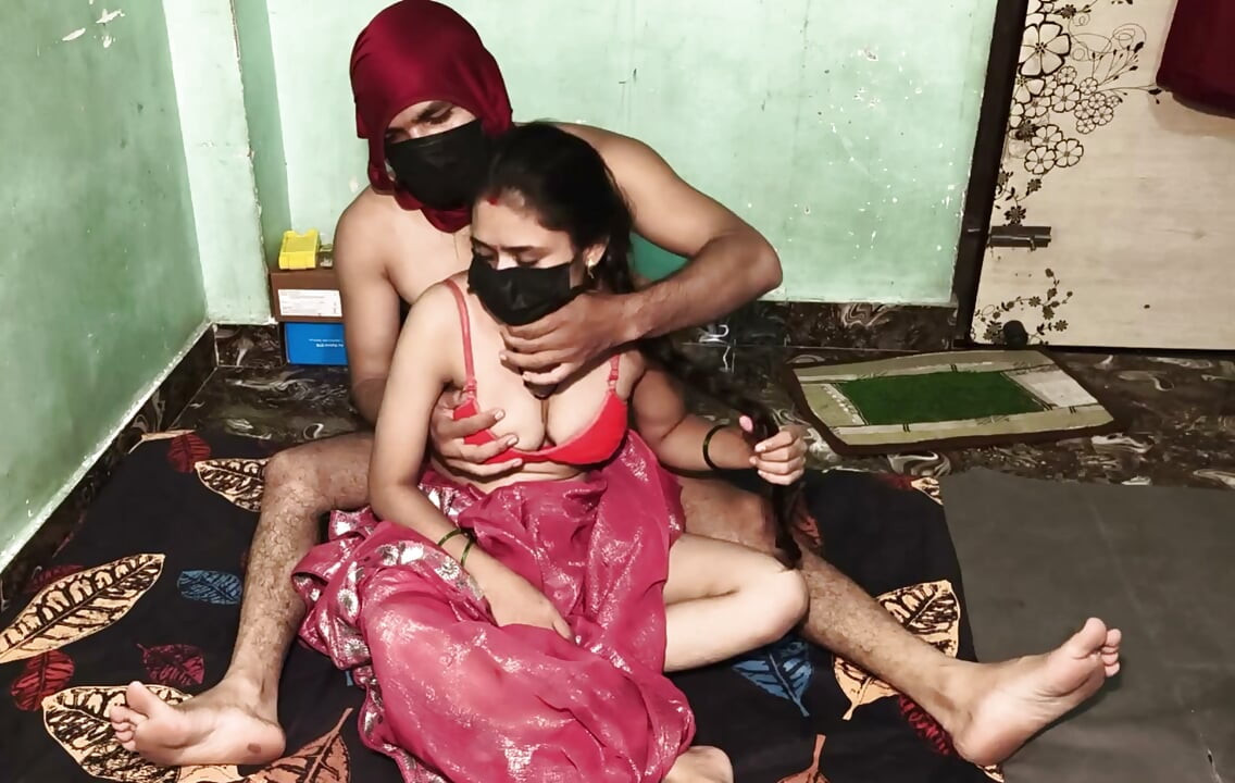 Couple Saree hard fucking Desi Beautiful Indian Girl Tight Pussy First Time Hardcore doggy style Sex video Married Stepsister