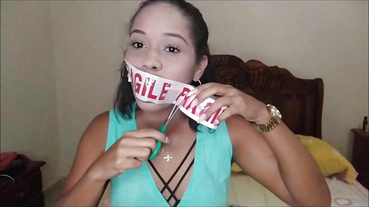 Latina novata de 20 anos: Bem-vindo ao Mundo do Fetiche!