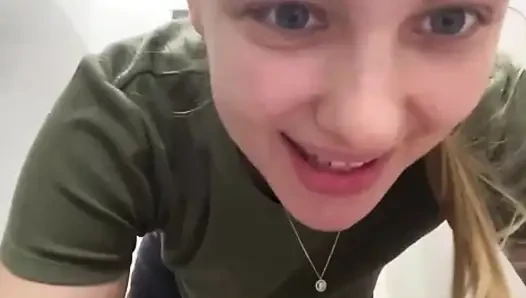 Extreme masturbating in the gym with jucielussie