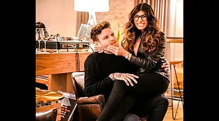 Mia Khalifa 色情明星的性感故事完整的Xxx故事Chudai故事