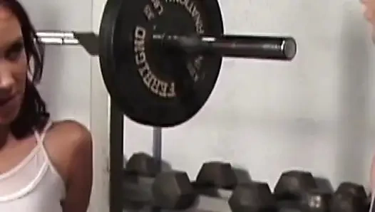 Heiße Fitness-Session: Leidenschaft im Gym