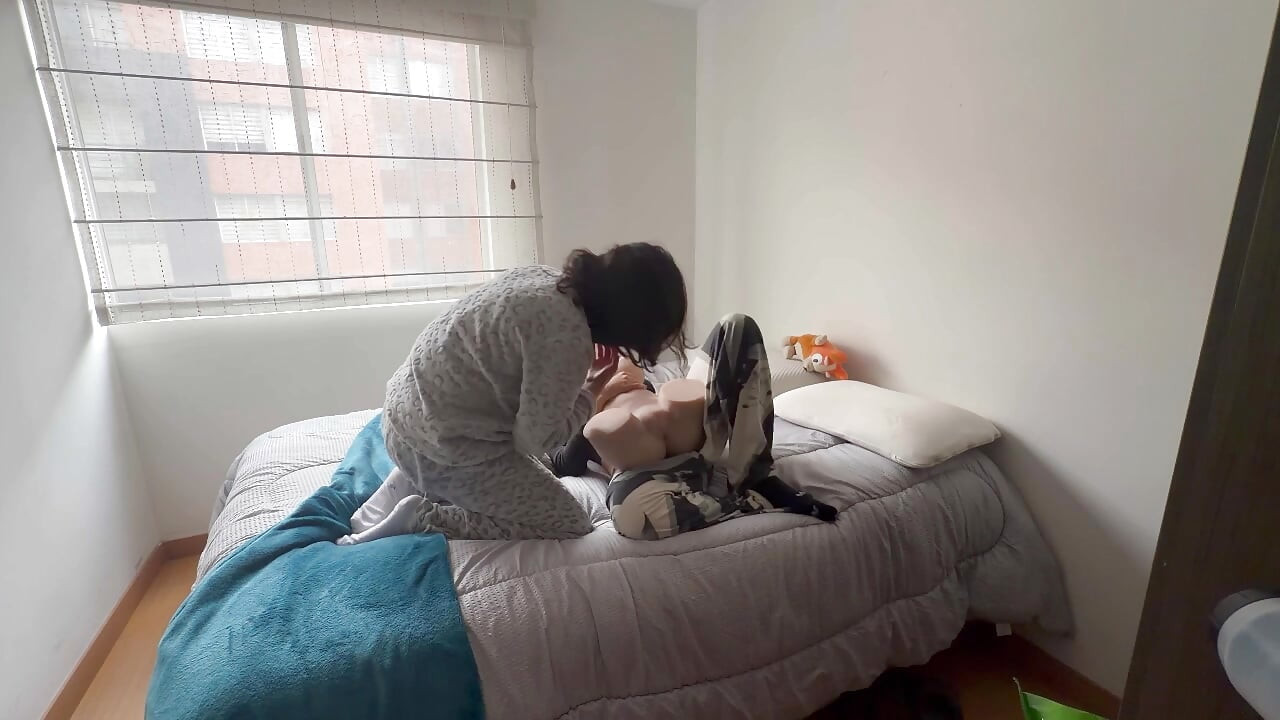 Nos tocamos para exrimentar lo que se siente ser lesbianas