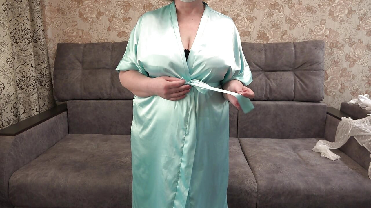 A Mature Wife Changes Clothes. Is This Sexy Outfit for a Lover? a Chubby MILF with a Big Ass.
