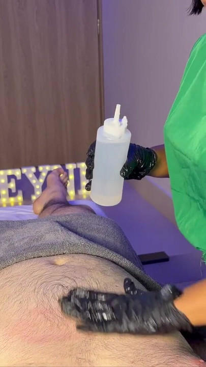 Fan with small dick receives a massage with happy ending  ! | Clip 1