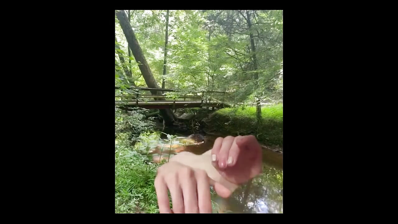 0 stopala nimfomanka Suzy Wylde Giantess moli da joj pička bude spenkovana