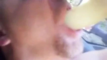 beni bir yapay penis emme