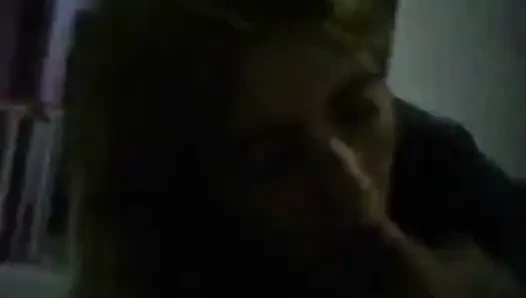 geile süße blonde ehefrau lutscht schwanz und bekommt sperma in den mund