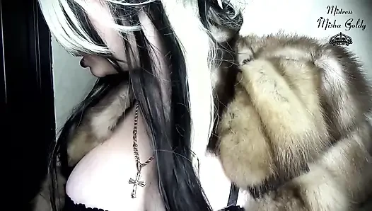 Fur and lipstick lovers