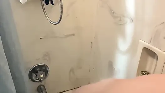 Mandi bareng yuk, sayang?